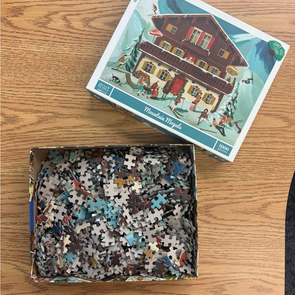 Janet Hill New York Puzzle Company Mountain Moguls - 1000 piece puzzle - Picture 3 of 3